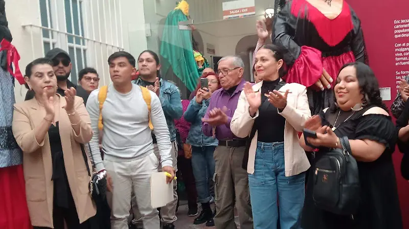 Familiares, amigos y colegas de Eric lo acompañaron en este evento. 